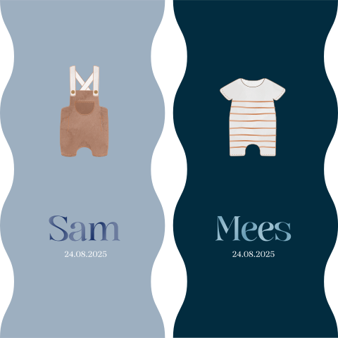 Uniek geboortekaartje met babykleertjes voor tweeling in hoogglans