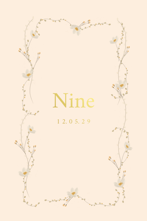 Stijlvol geboortekaartje met goudfolie en bloemenkrans