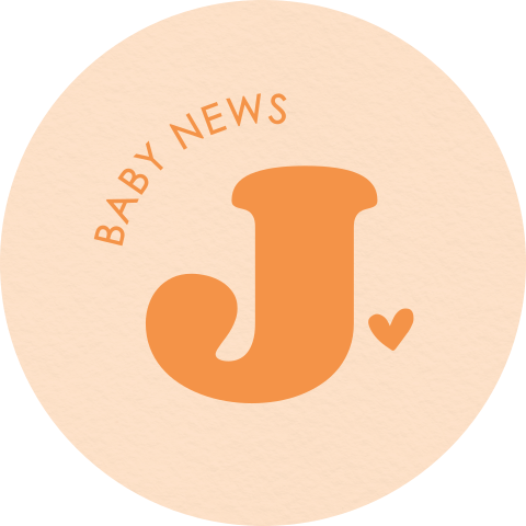 Leuke oranje color block sluitsticker met initiaal, hartje en baby news