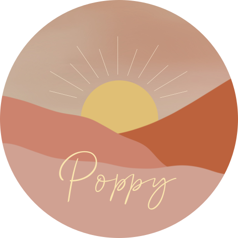 Raamsticker rond meisje met berglandschap en naam