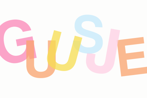 Vrolijk geboortekaartje met grote kleurrijke letters