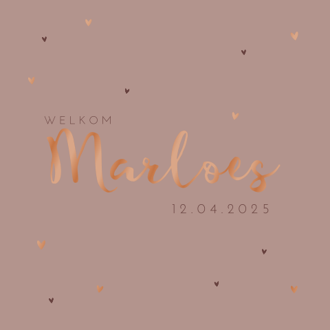 Romantisch hoogglans geboortekaartje voor meisje met lieve hartjes