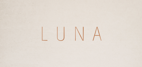 Minimalistisch geboortekaartje meisje met hoogglans en kartonlook