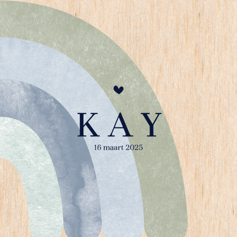 Echt houten geboortekaartje met regenboog in blauw en groen