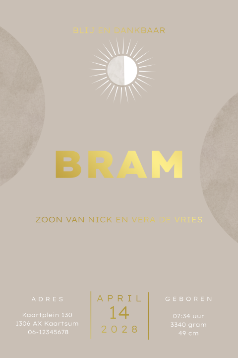 Beige geboortekaartje jongen met zon en goudfolie