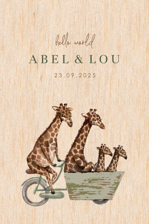 Echt houten geboortekaartje voor een tweeling met giraffen in bakfiets
