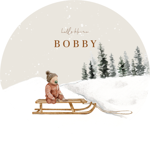 Origineel rond geboortekaartje met kindje op slee in de winter sneeuw