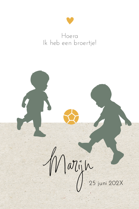 Hip geboortekaartje met silhouet van broertjes die samen voetballen