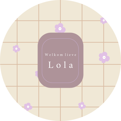 Ronde raamsticker met ruitjespatroon en lila bloemetjes