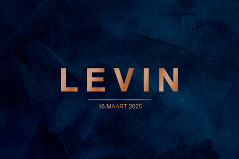 Hoogglans geboortekaartje met donkerblauwe velvet look