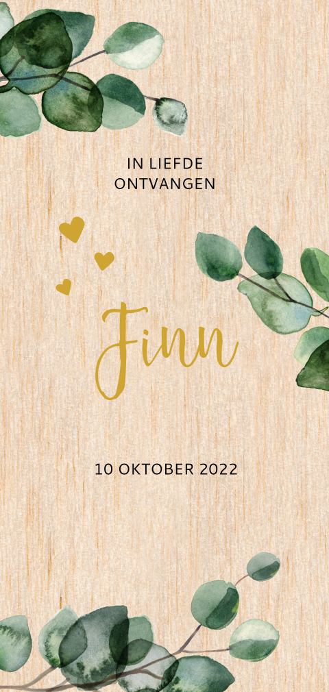 Echt houten geboortekaart voor een jongen met eucalyptus blaadjes
