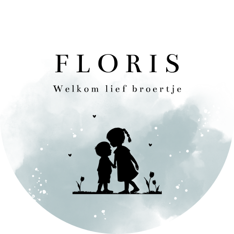 Raamsticker met silhouet van zus en broertje op zachtblauwe waterverf