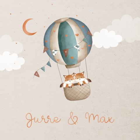 Lief geboortekaartje tweeling met luchtballon en vosjes