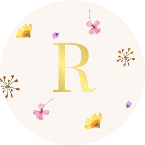 Sluitsticker met gedroogde bloemen en goudfolie initiaal