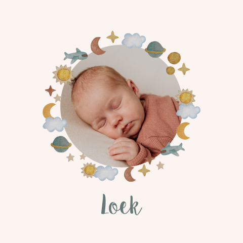 Lief geboortekaartje met foto, heelal en vliegtuigjes voor een jongen