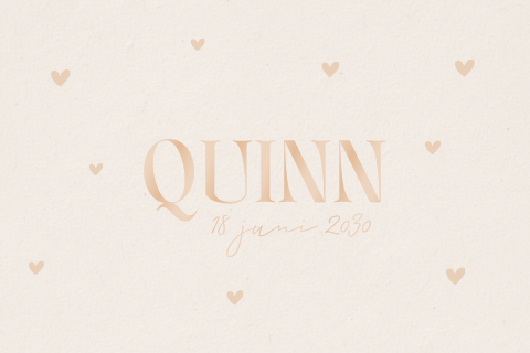 Beige geboortekaartje met hartjes, hoogglans naam en papier-look