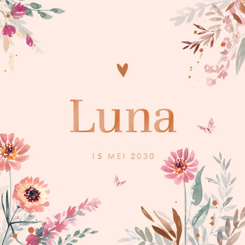 Hoogglans geboortekaartje met bloemen, vlinders en hartje