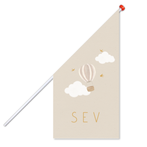 Geboortevlag beige met luchtballon en wolkjes