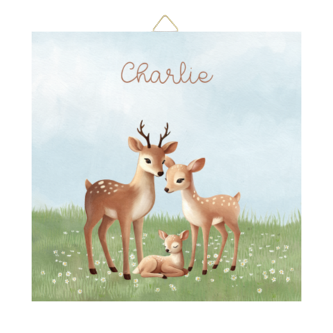 Tegel met hertengezin in het gras en bloemen