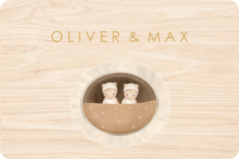 Memorybox met tweeling in een mandje en okergele namen