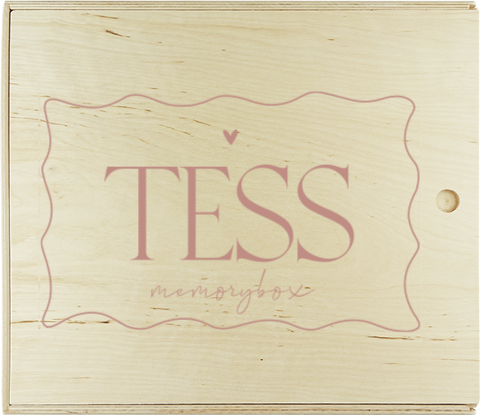 Memorybox met golvende rand en naam in roze