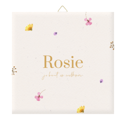 Lief geboortetegeltje met kleurrijke droogbloemen