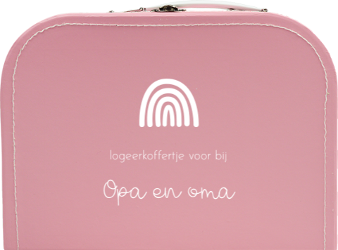 Zwangerschapsaankondiging geboortekoffertje met regenboog