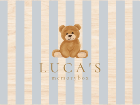 Houten memorybox met strepen en knuffelbeer