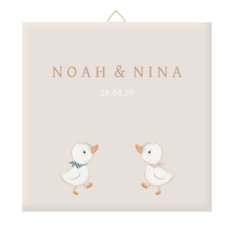 Geboortetegeltje tweeling in beigetinten met twee schattige eendjes