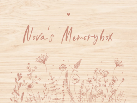 Memorybox met roze lijntekening bloemen