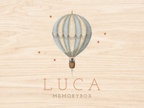 Memorybox met blauwe luchtballon en silhouetje