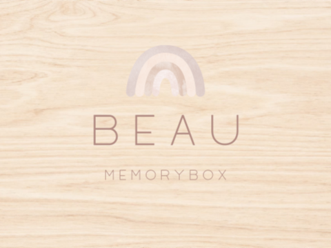 Memorybox baby met roze regenboog en naam