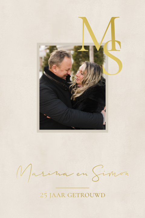 Kaart huwelijks jubileum zandkleur zwartfolie foto
