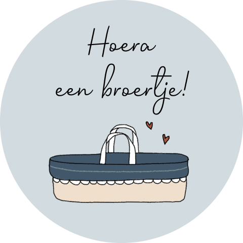 Traktatie sticker hoera een broertje mozesmandje blauw