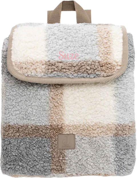 Zacht bouclé rugtasje lichtroze geborduurde naam