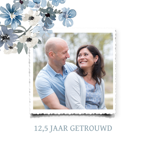 Stijlvol kaartje sturen jubileum met foto en bloemen