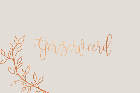 Gereserveerd kaartje met takjes en koperfolie