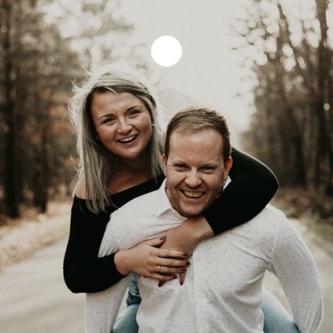 Labeltje met foto bij verlovingskaart