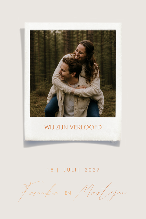Stijlvolle verlovingskaart met koperfolie en poloroid