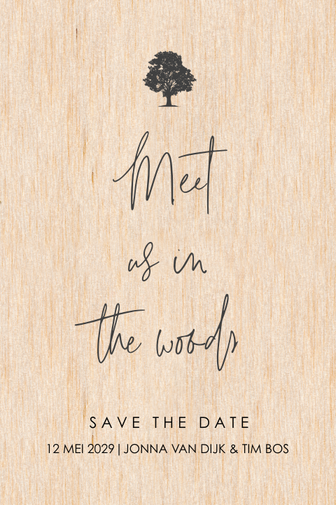 Save the Date kaart op hout voor trouwen in bos