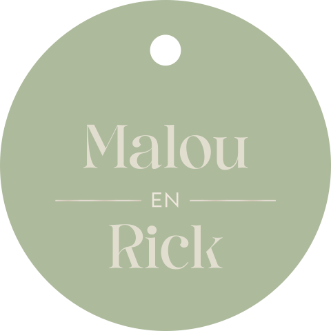 Rond labeltje bij trouwkaart
