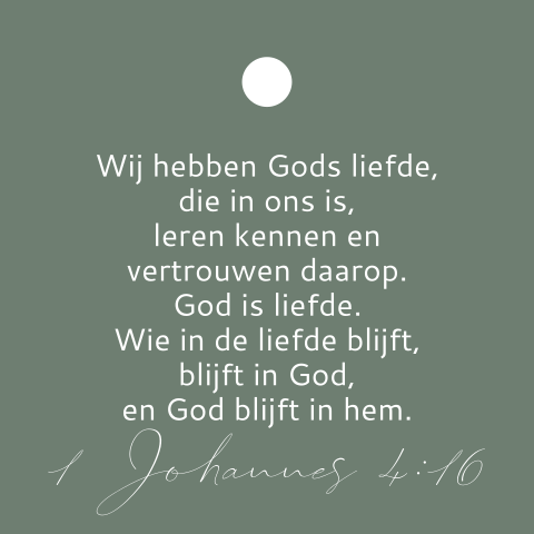 Vierkant labeltje bij trouwkaart