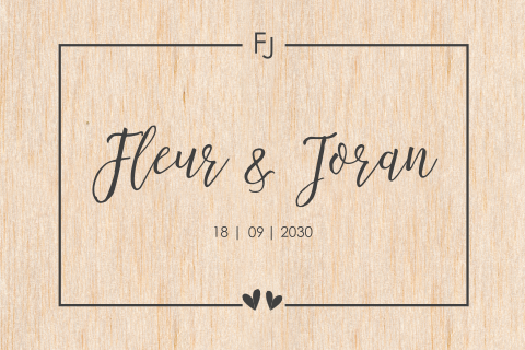 Houten trouwkaart met kader en hartjes