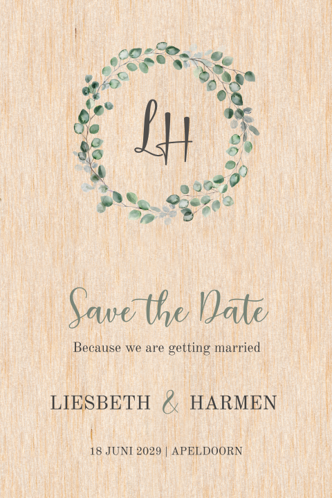 Houten Save the Date kaart met blaadjes en kransje