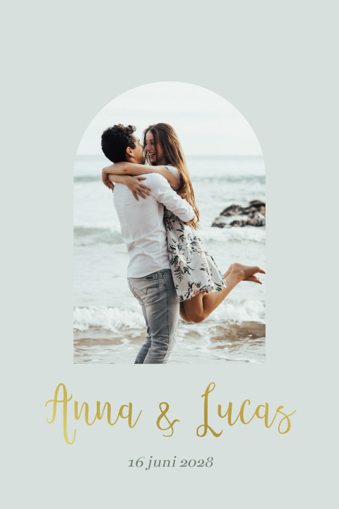 trouwkaart met foto in boogvorm en holografische folie