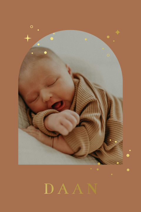 geboortekaartje met foto in boog en goudfolie