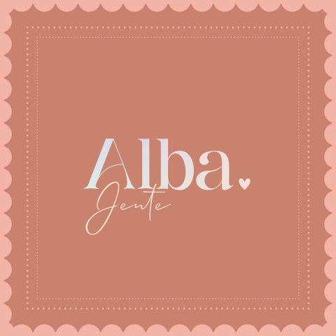 geboortekaartje Alba met speelse rand en naam in foliedruk