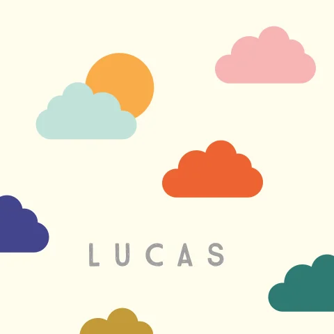 geboortekaartje Lucas gekleurde wolkjes vierkant