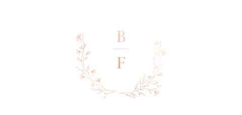 trouwkaart met halve bloemenkrans in roségoudfolie