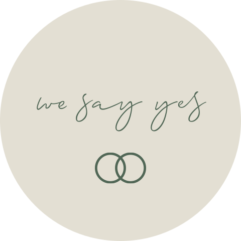 Sluitsticker trouwkaart Mark & Else beige we say yes ringen